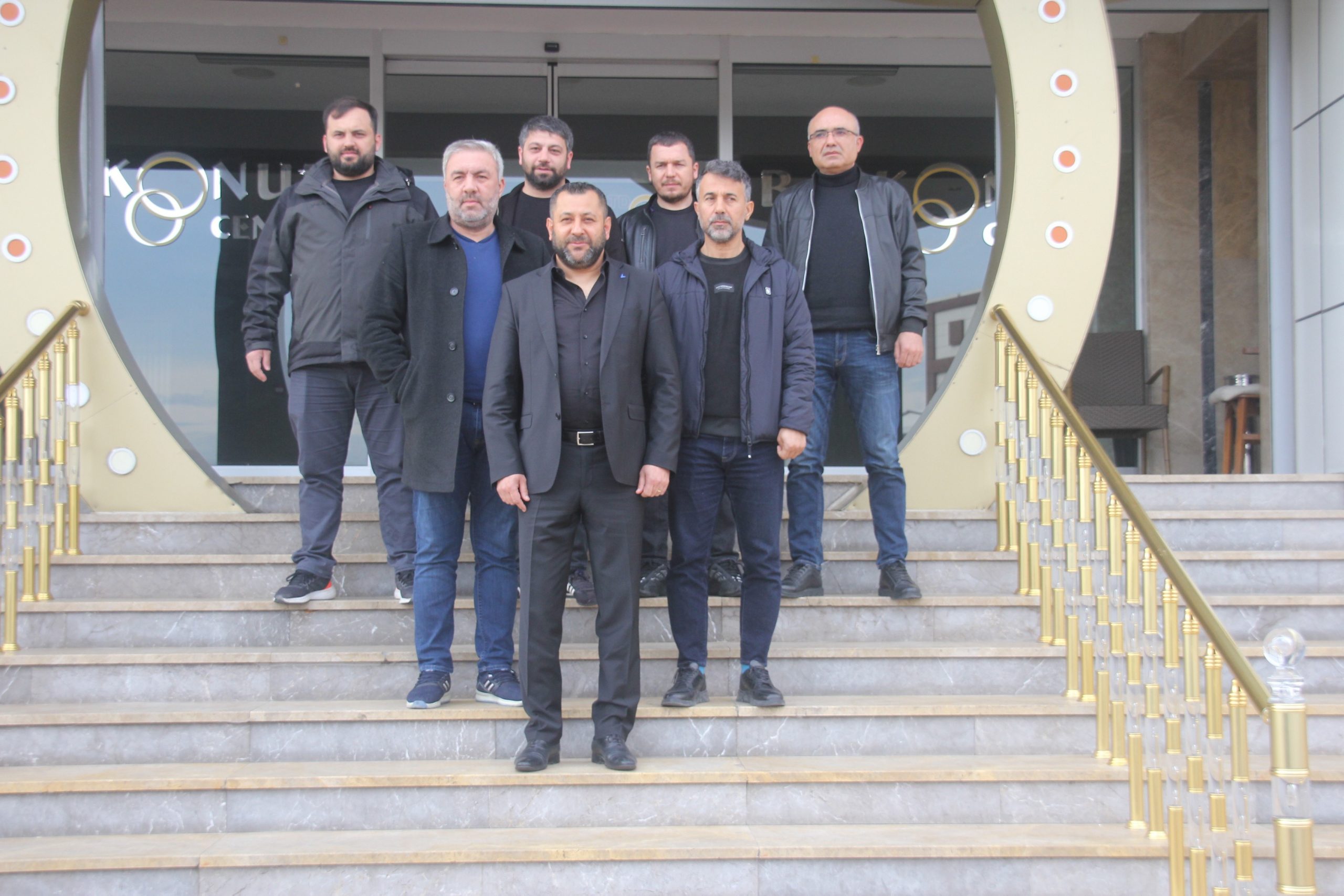 Sedat sarıkaya; “Bu bir bayrak yarışı”