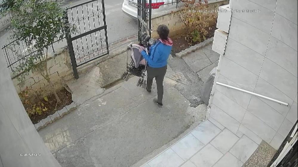 Bebek arabası çalan sevgililer tutuklandı