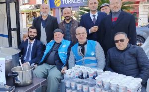 Edremit ilçe Müftülüğü depremde zarar gören vatandaşların yararına meydanda kurduğu