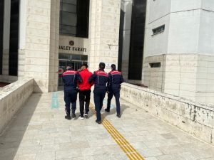 Edremit de hakkında 19 yıl hırsızlık suçundan kesinleşmiş hapis cezası