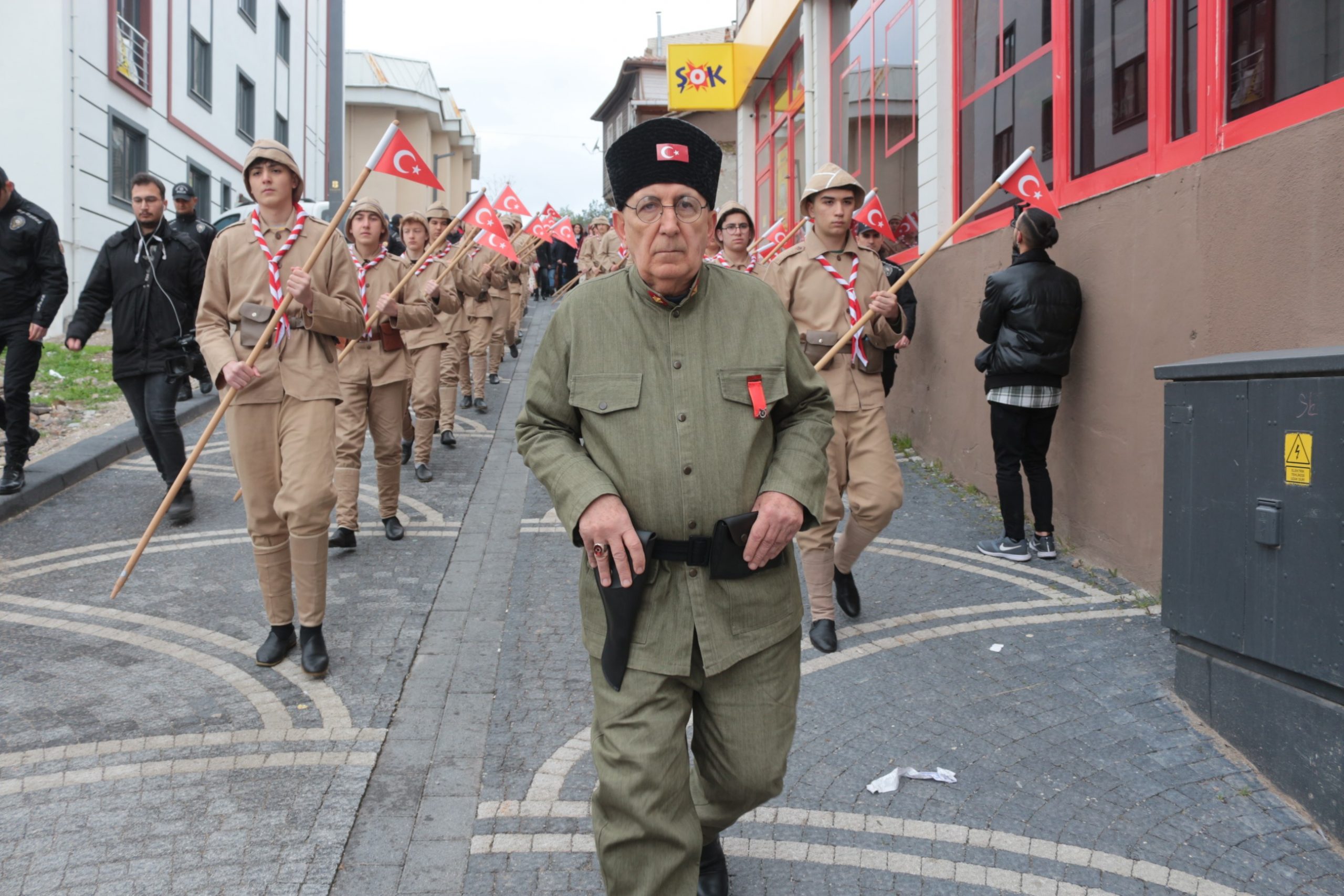 Balıkesir Liseli Keşşaflar, 108 yıl öncesi gibi askere uğurlandı