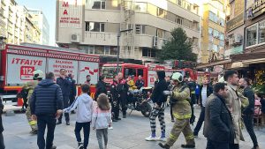 Balıkesir’de bir lokantanın bacasında çıkan yangın, paniğe neden oldu. Yangın,