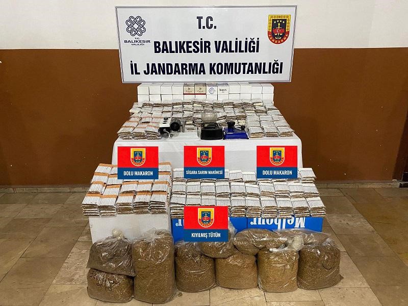 Balıkesir’de 171 şahsa uyuşturucu ve kaçak tütün operasyonu Balıkesir’de narkotik ve asayiş polis ekipleri ile jandarma ekiplerinin il