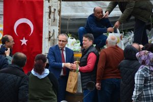 Balıkesir’de Orman Haftası dolayısıyla vatandaşlara ücretsiz 2 bin fidanı dağıtımı
