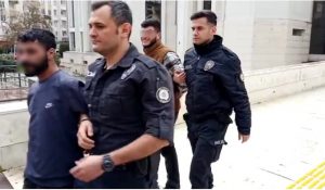 Edremit  hırsızlık iddiası ile yakalanan iki kişi çıkarıldığı mahkemece tutuklandıktan