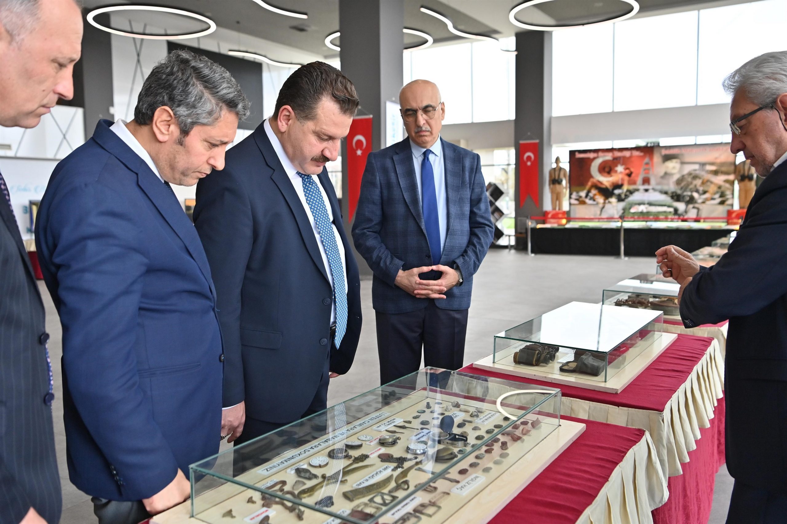 Çanakkale Müzesi Balıkesir’de Balıkesir Büyükşehir Belediyesi’nin katkılarıyla “Çanakkale 1915 Savaş Malzemeleri Müzesi” Kent