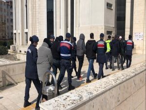Edremit’te jandarmanın göçmen kaçakçılarına yaptığı operasyonda 6 kişi gözaltına alındı