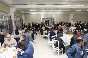 Burhaniye’de Ramazan’ın ilk gününde Burhaniye Belediyesi tarafından kurulan bin kişilik