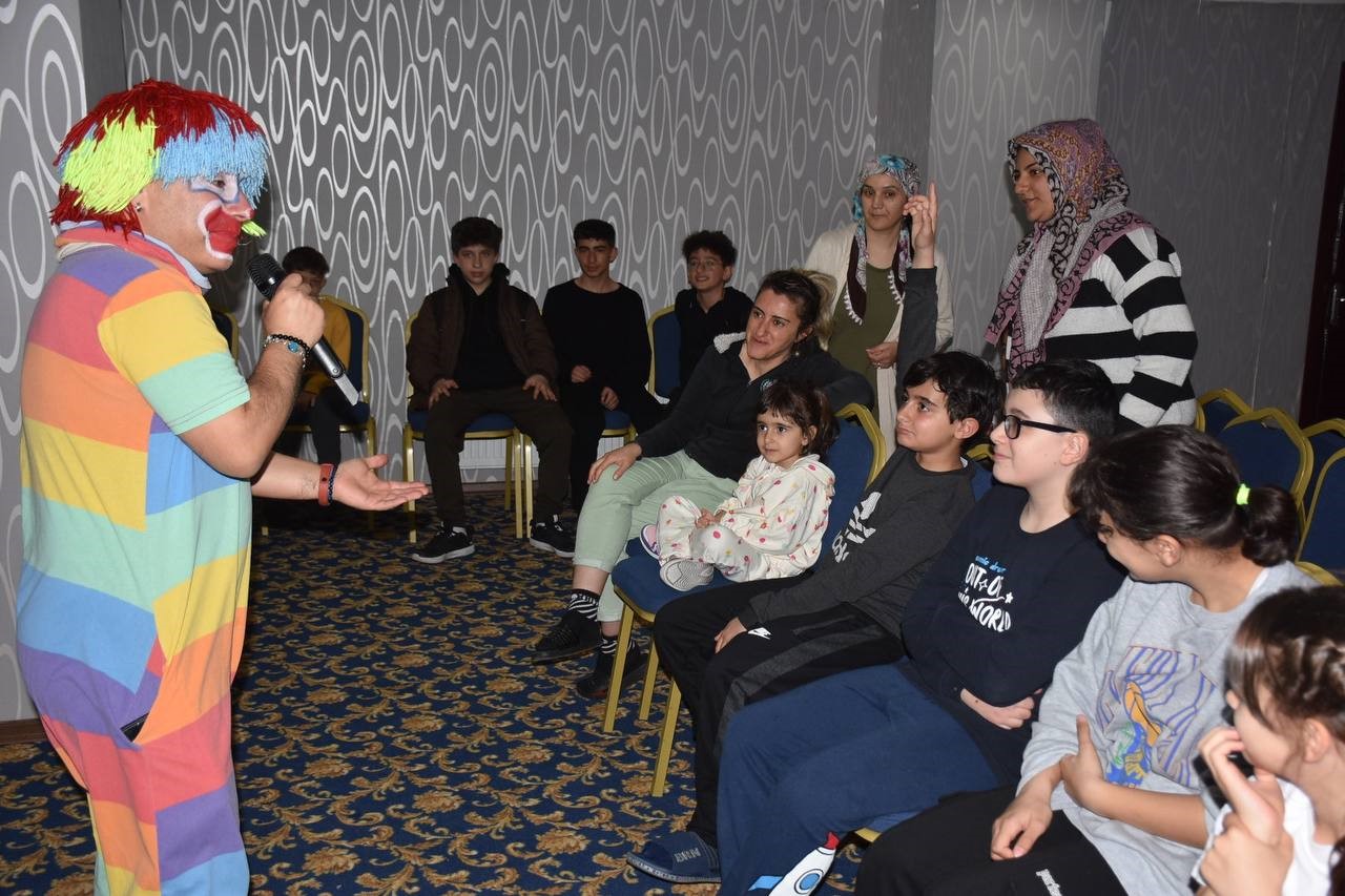 Depremzede çocuklara Edremit’te Ramazan morali Edremit Belediyesi, Ramazan ayı boyunca her akşam farklı bir mahallede