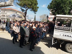Burhaniye’de Belediye Başkan Yardımcısı Murat Yazgan’ın babası, eski ayakkabıcılardan Mustafa