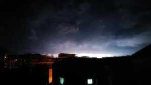 Sındırgı’da gece saatlerinde başlayan lodos, yağmurla birlikte etkisini arttırdı. Ardı