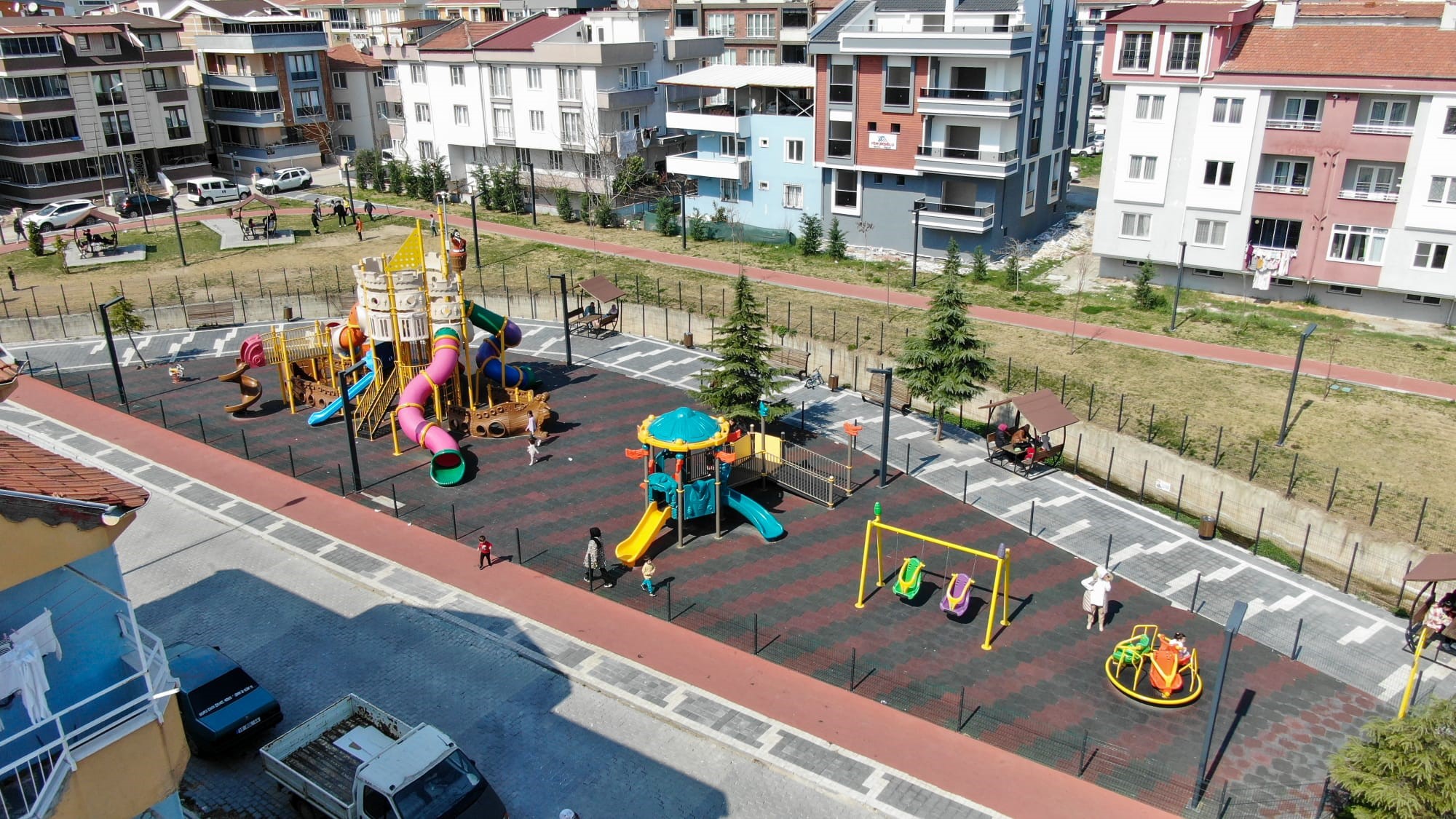 Karesi Millet Bahçesine ilgi artıyor Karesi ilçesinin Paşaalanı, Toygar ve Maltepe Mahalleleri sınırları içerisinde yer