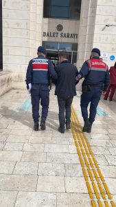 Edremit’te kaçak silah imalatı yapıldığı belirlenen adrese jandarma tarafından gerçekleştirilen