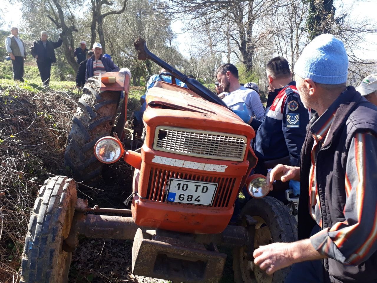 Gönen’de traktörün altında kalan kişi hayatını kaybetti