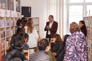 Ayvalık Belediye Başkanı Mesut Ergin, 59. Kütüphane Haftası kapsamında 19