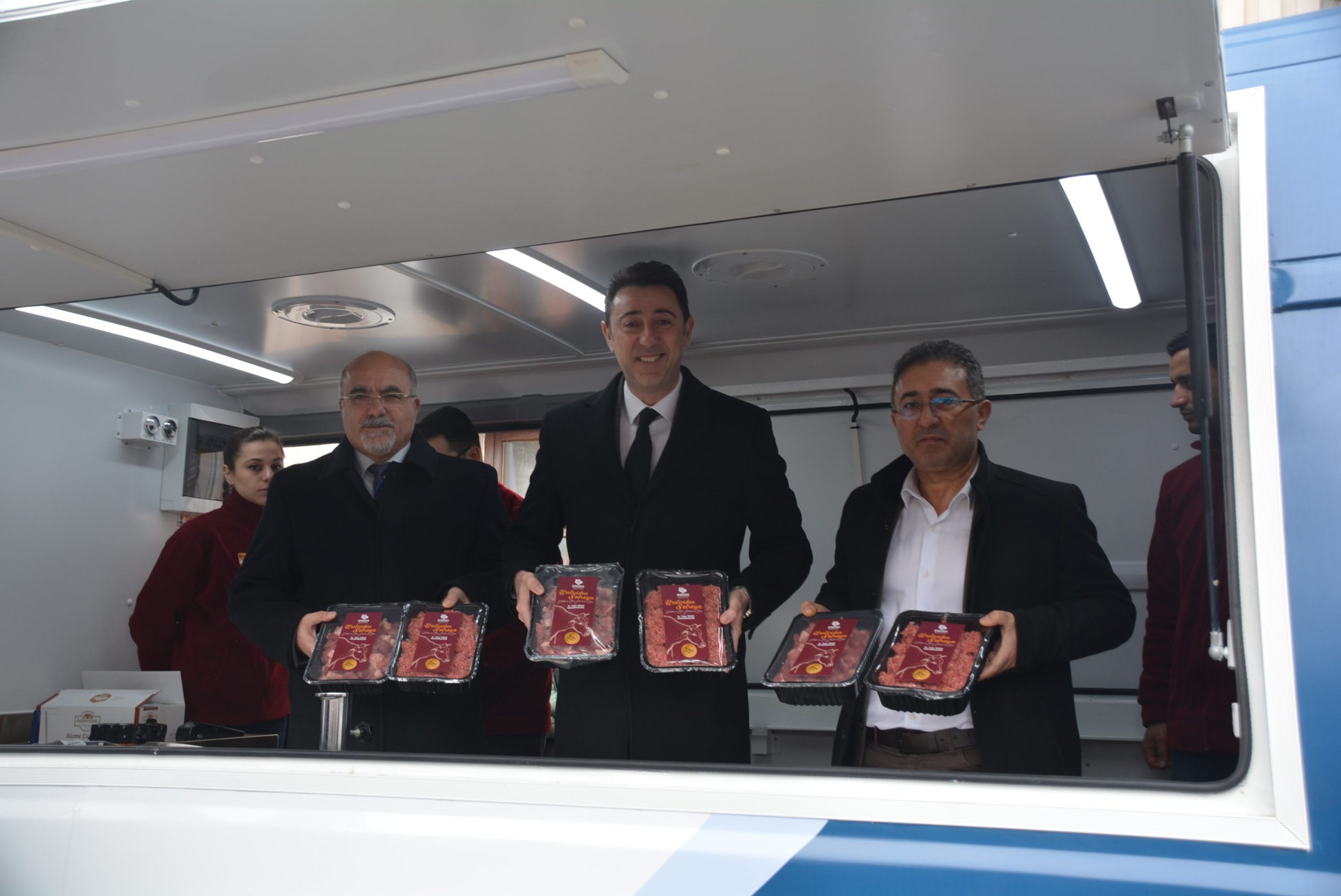 Belediye ucuz et satışına başladı
