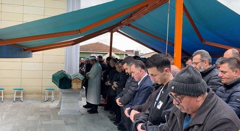 Evde ölü bulunan anne ve oğlu Çekmeköy’de toprağa verildi