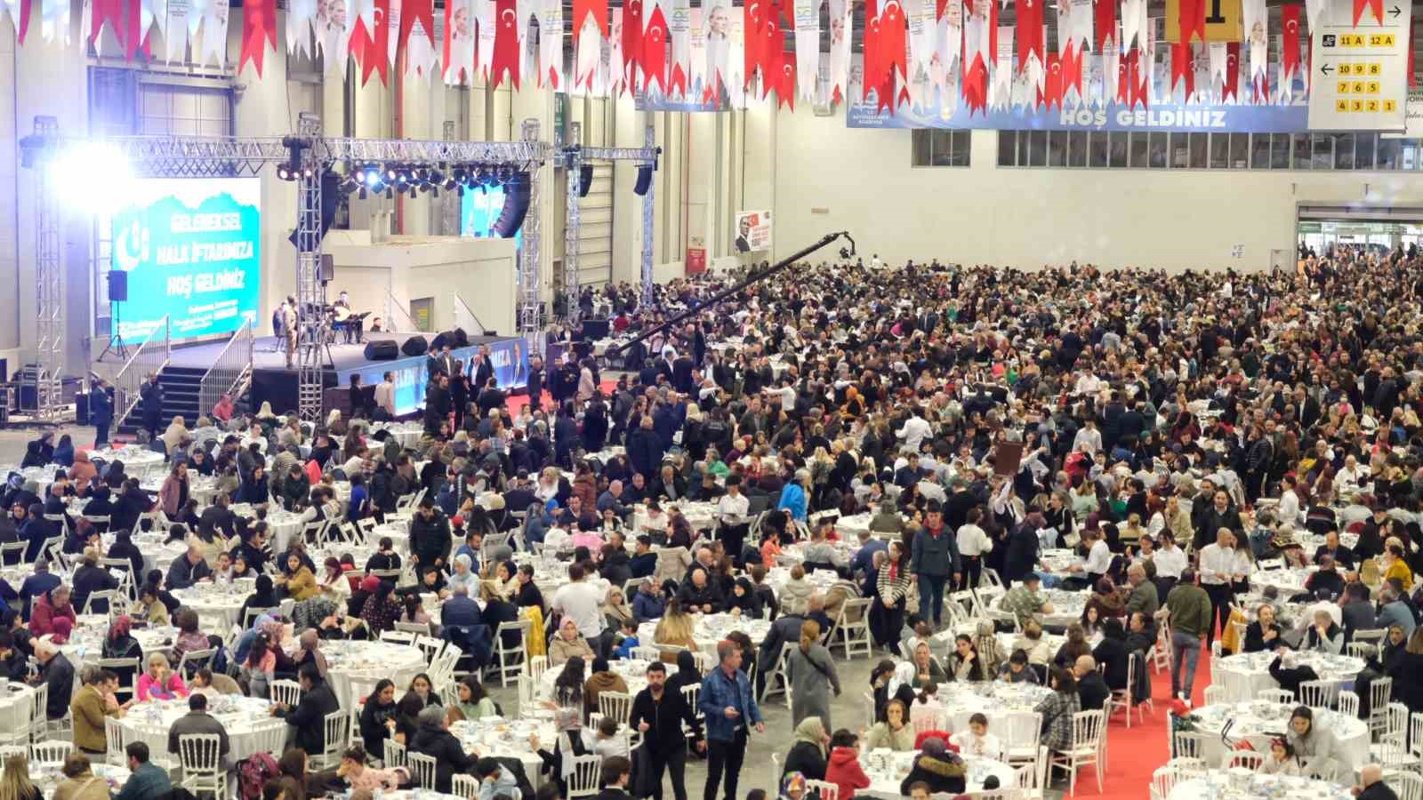 BÜYÜKÇEKMECE BELEDİYESİ TARAFINDAN DÜZENLENEN GELENEKSEL ‘BÜYÜK HALK İFTARI’NA BU YIL