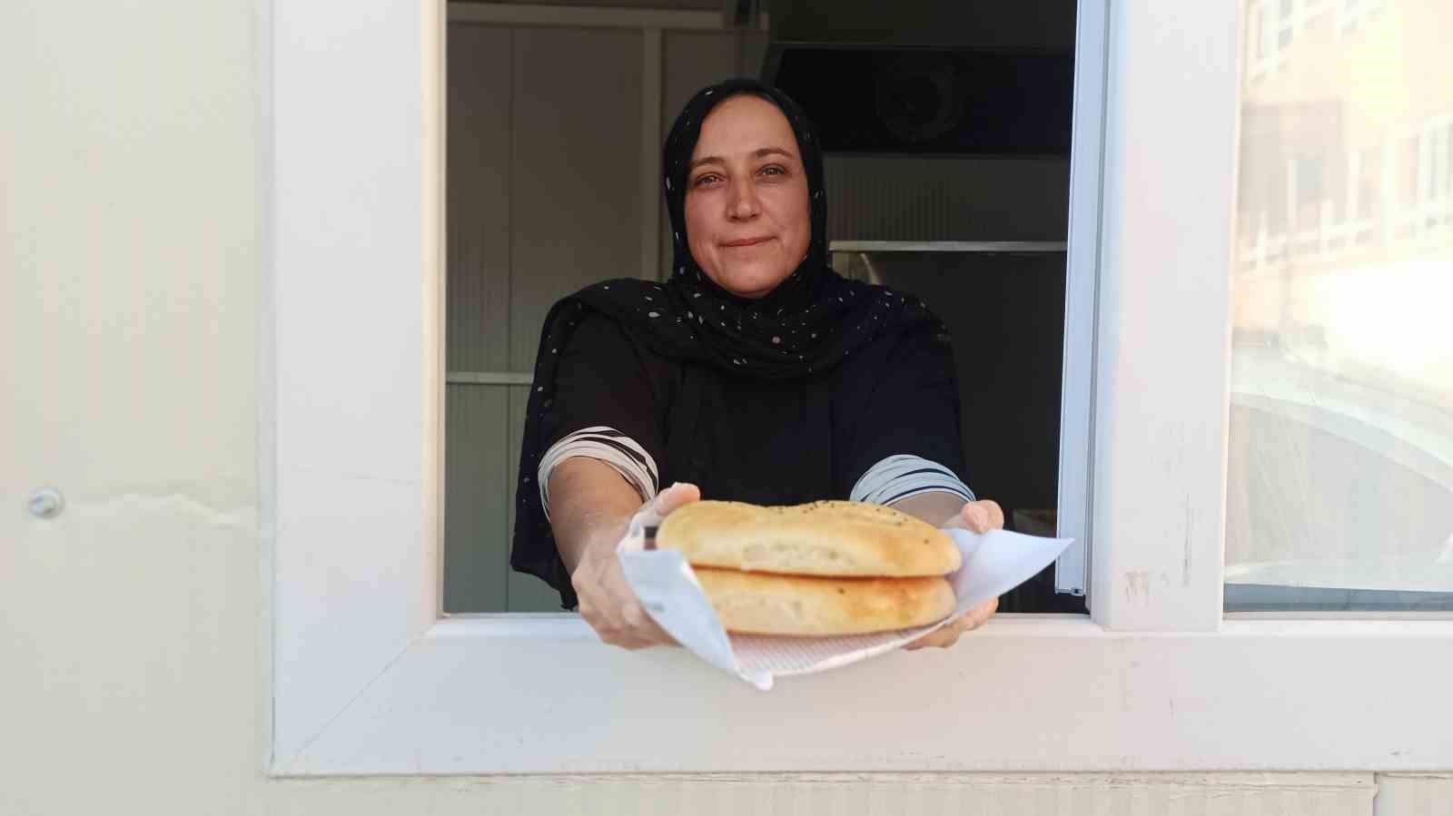 170 YILLIK ‘ÇARDAK EKMEĞİ’ ARTIK KONTEYNER FIRINDA ÜRETİLİYOR