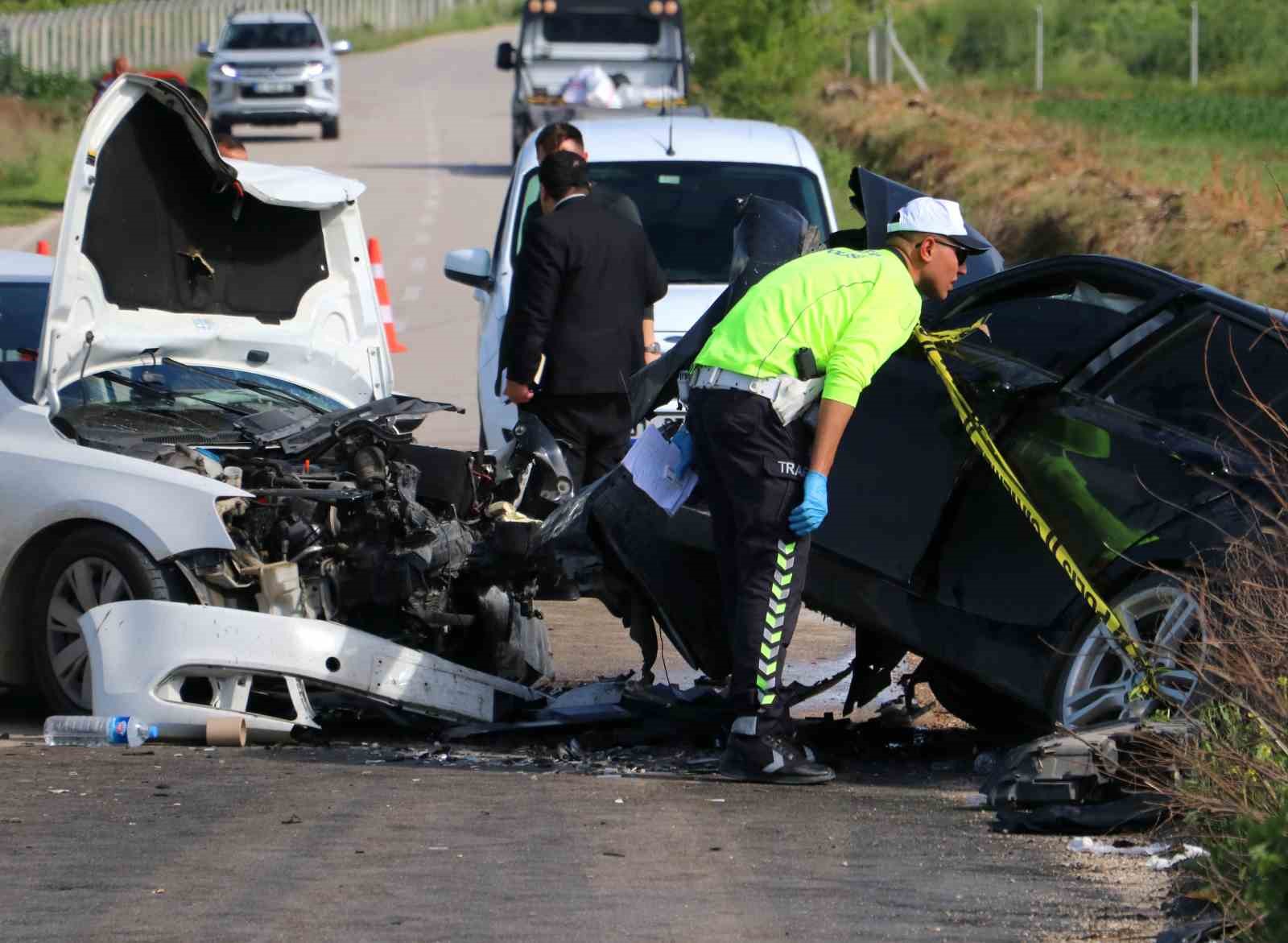ADANA’DA 2 OTOMOBİLİN ÇARPIŞMASI SONUCU 1 KİŞİ ÖLDÜ, 4 KİŞİ