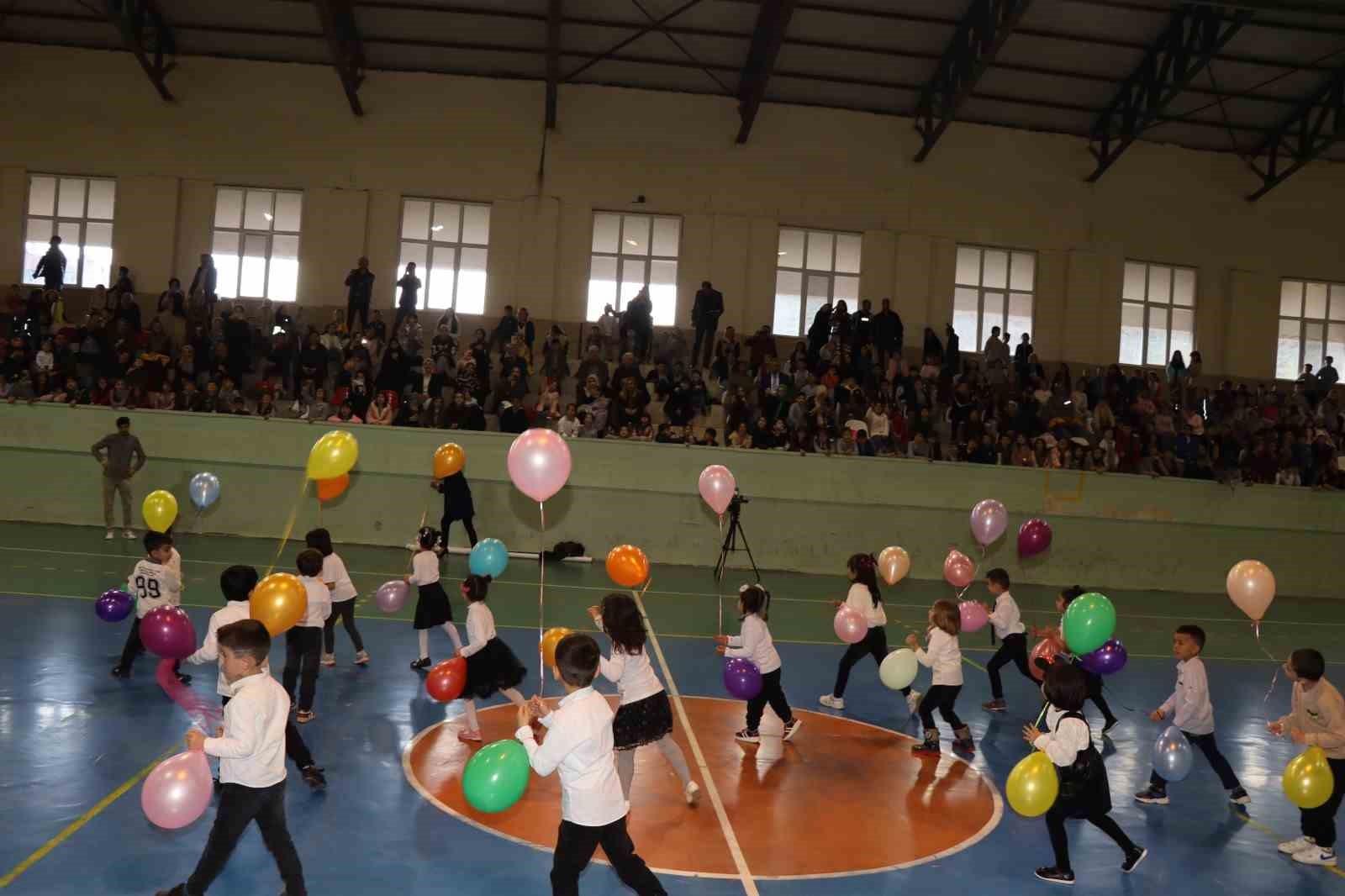 OLTU KARABEKİR İLKOKULUNUN OLTU İLÇE SPOR SALONUNDA  DÜZENLEDİĞİ 23