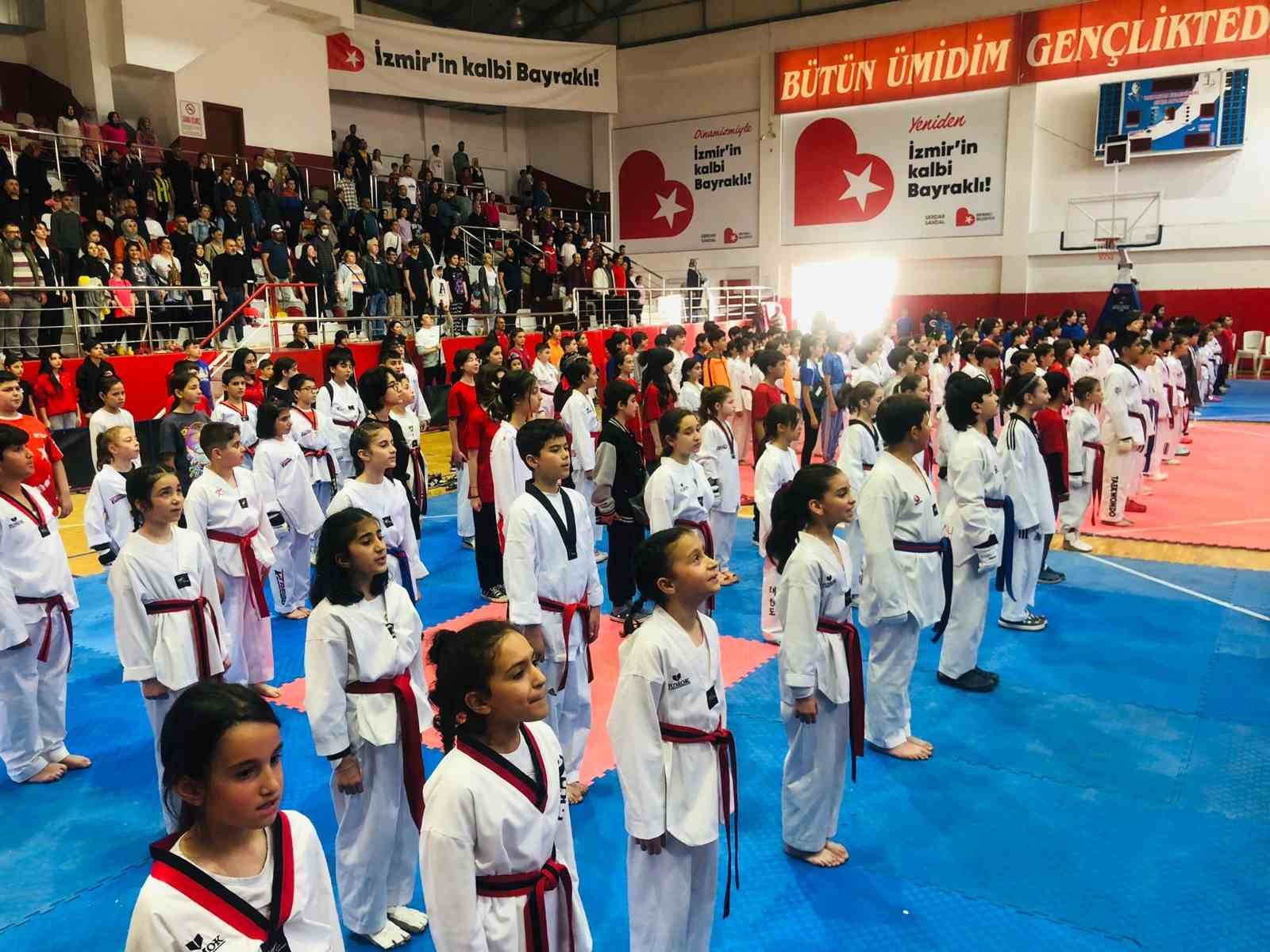 BAYRAKLI BELEDİYESİ, 23 NİSAN ŞENLİKLERİ ÇERÇEVESİNDE İZMİR’İN EN GENİŞ KATILIMLI