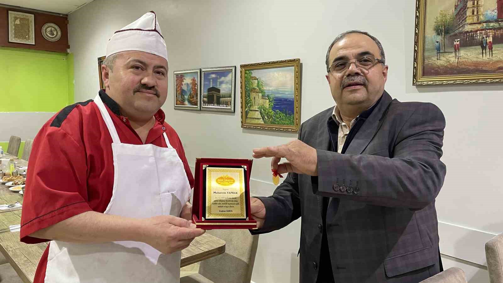 ZONGULDAK’IN ÇAYCUMA İLÇESİNDE 24 SENEDİR ESNAFLIK YAPAN COŞKUN SARIEL, İŞE