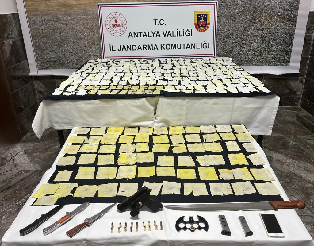 ANTALYA'DA JANDARMA EKİPLERİ, PİYASA DEĞERİ 25 MİLYON TL'Yİ BULAN UYUŞTURUCU