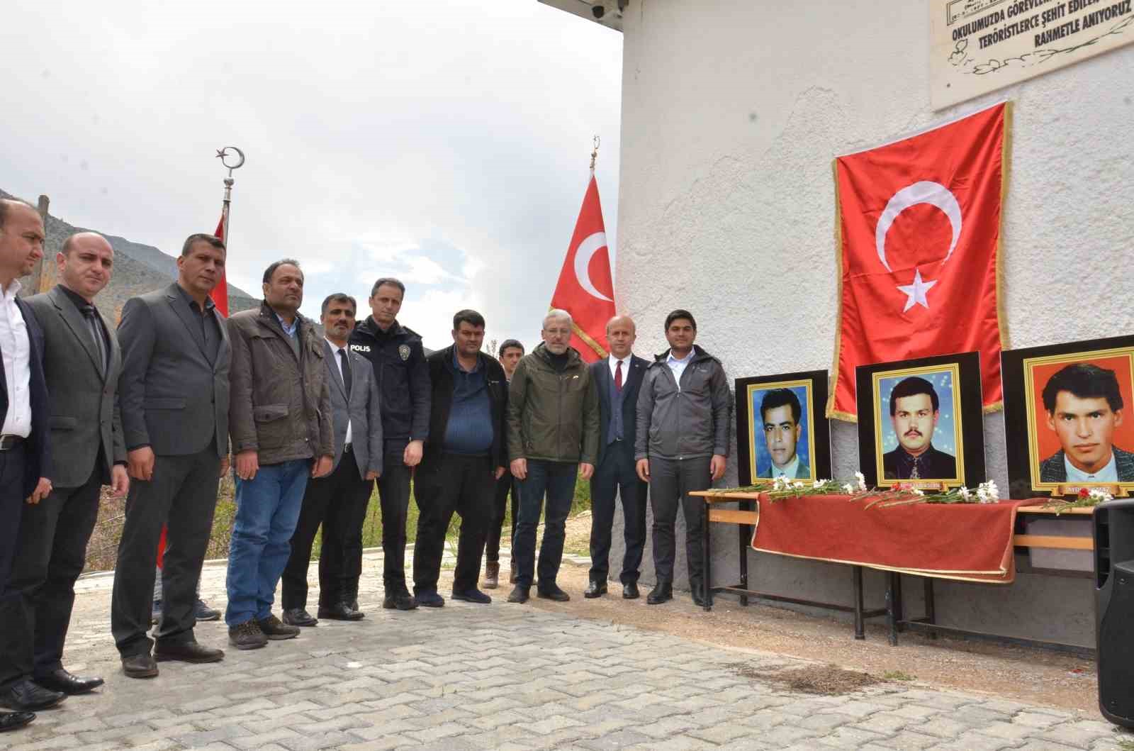 KAHRAMANMARAŞ'IN EKİNÖZÜ İLÇESİNDE, 27 YIL ÖNCE TERÖRİSTLERCE ŞEHİT EDİLEN 3