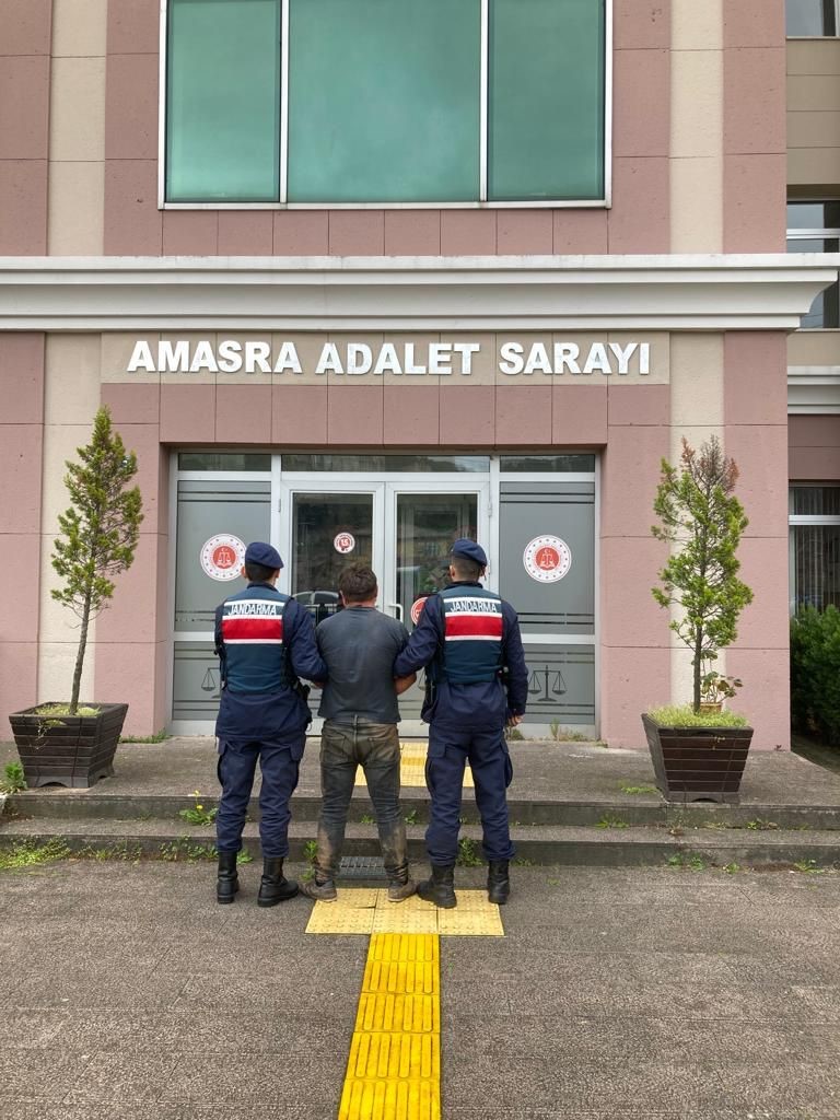BARTIN'IN KURUCAŞİLE İLÇESİNDE 3 EVİN ÇIKAN YANGIN SONRASI KÜLE DÖNDÜĞÜ