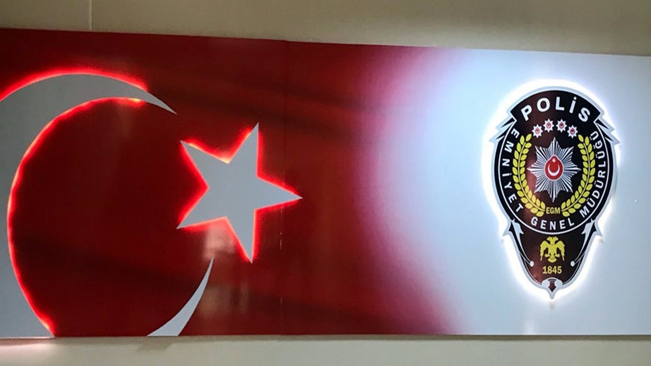 30 YIL HAPİS CEZASIYLA ARANAN ZANLI KUŞADASI POLİSİNDEN KAÇAMADI