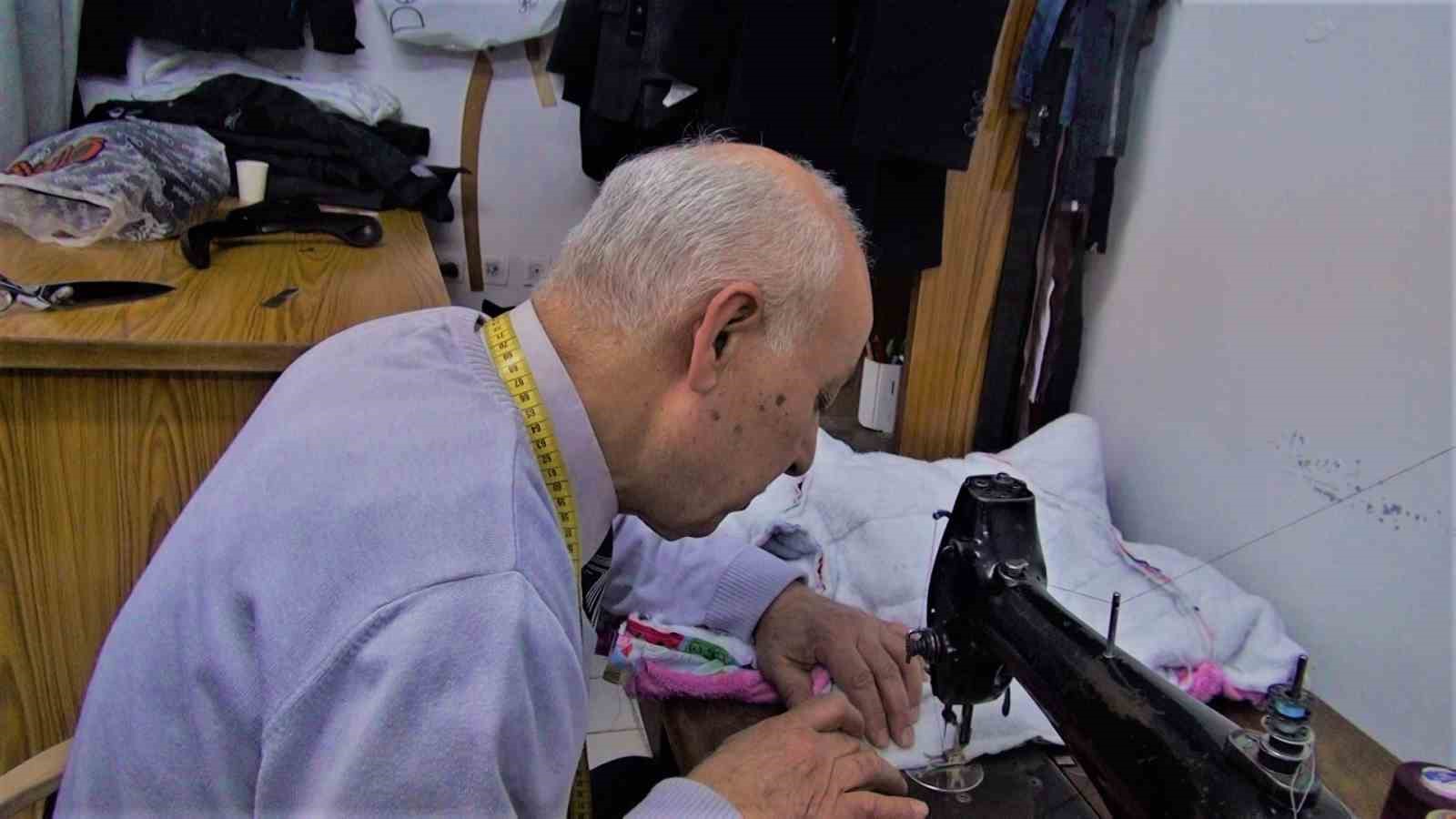 60 yıllık terzi: “60 senedir zevkle yapıyorum ama bu mesleğin kaybolmasına çok üzülüyorum”