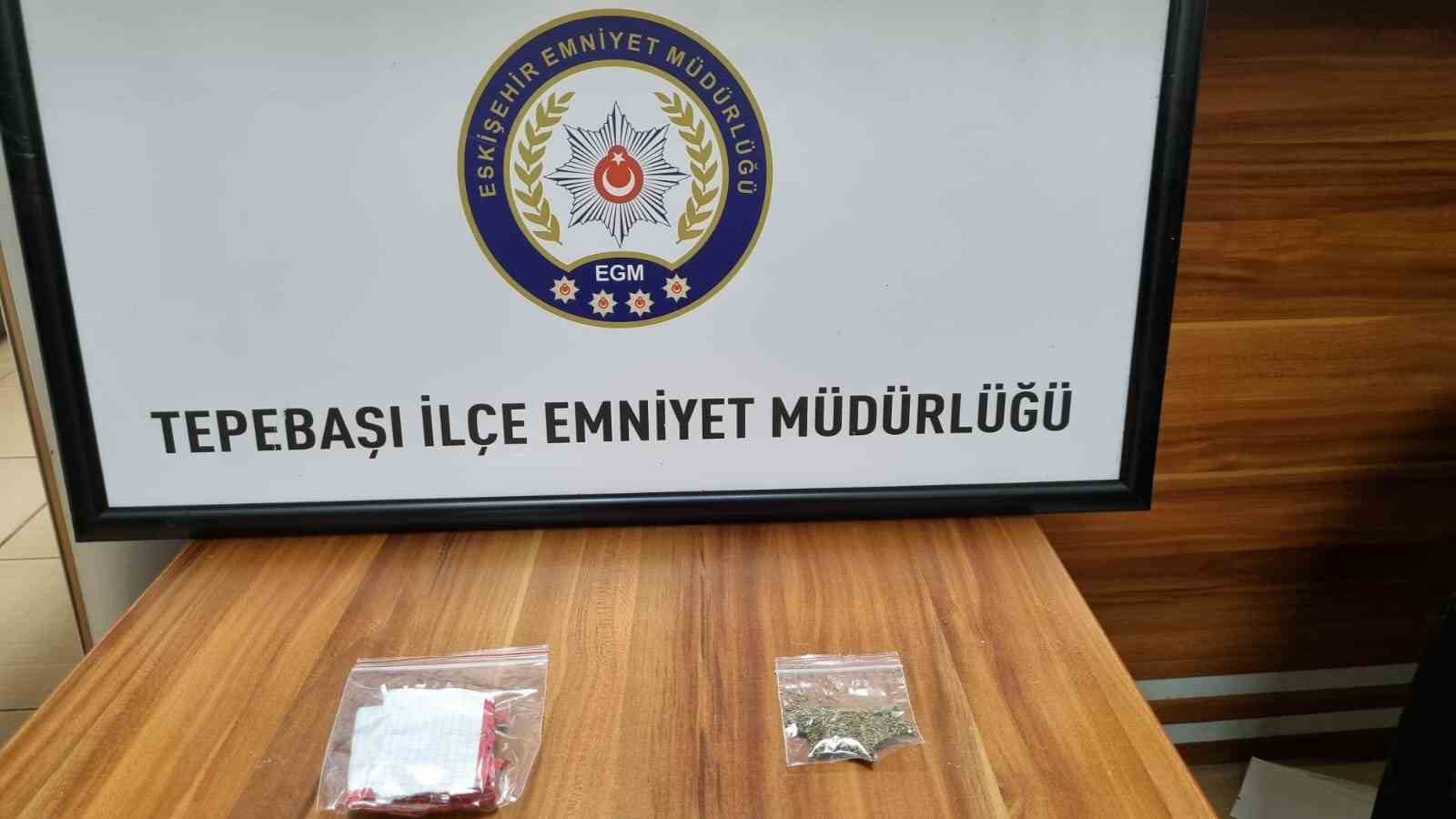 ESKİŞEHİR EMNİYET MÜDÜRLÜĞÜ EKİPLERİNCE BAŞLATILAN ÇALIŞMALAR NETİCESİNDE FARKLI SUÇLARDAN ARANAN