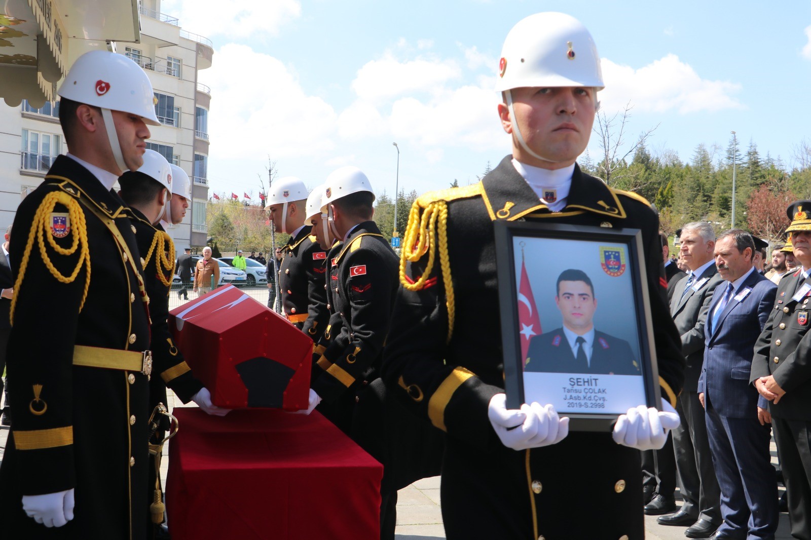 Ankara’da görevi başında geçirdiği trafik kazasında şehit olan Astsubay Kıdemli