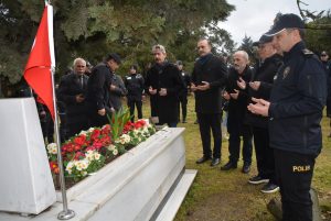 Polis Haftasında şehitler mezarlıkta anıldı