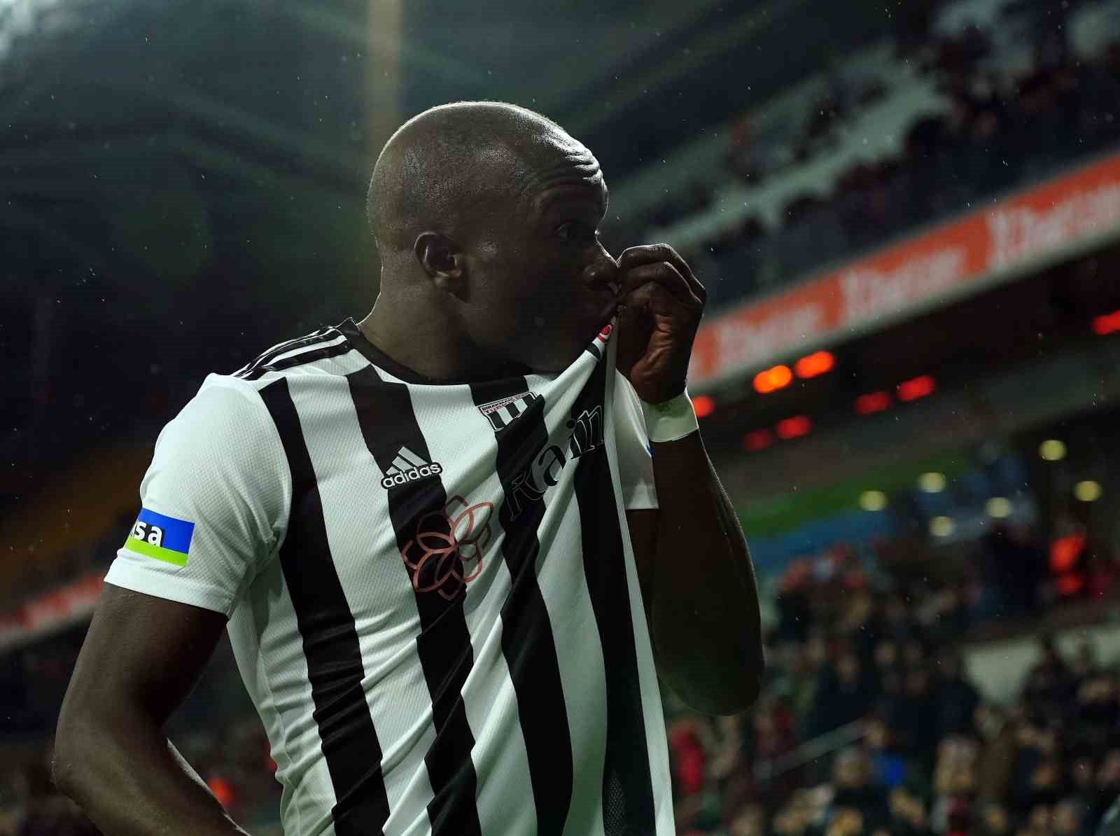 BEŞİKTAŞ’IN BAŞARILI SANTRFORU VİNCENT ABOUBAKAR, SİYAH-BEYAZLILARLA GALATASARAY’A KARŞI 2 MÜSABAKAYA