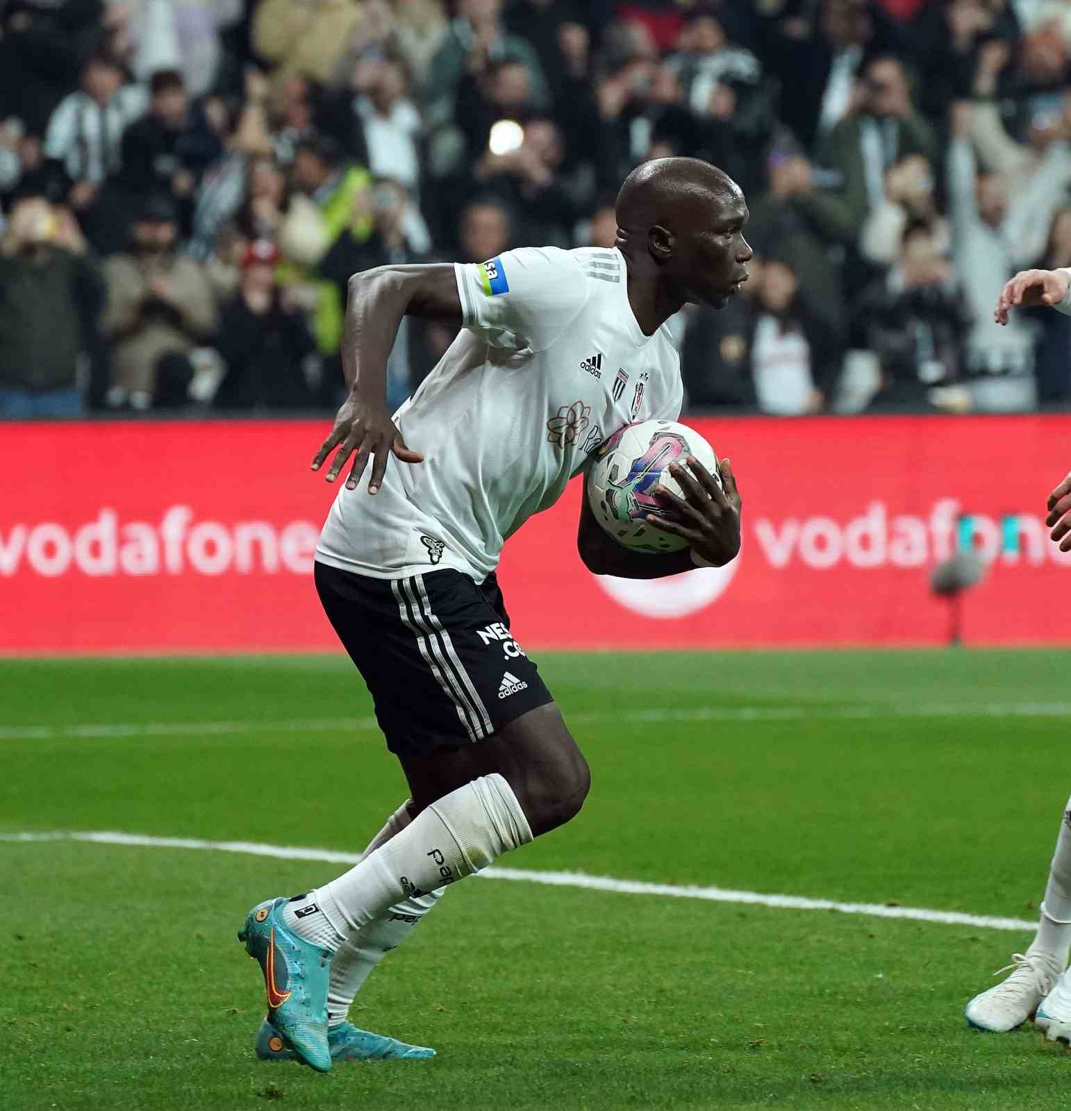 BEŞİKTAŞ’IN, GİRESUNSPOR’U 3-1 MAĞLUP ETTİĞİ KARŞILAŞMADA RAKİP FİLELERİ 2 KEZ
