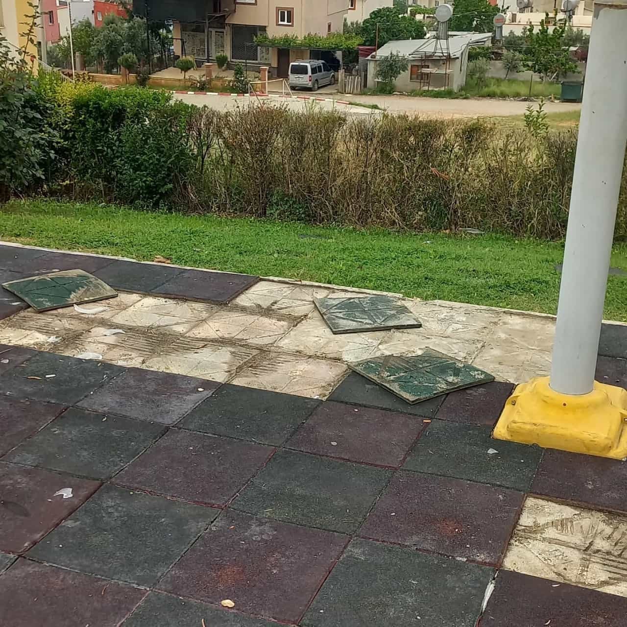 ŞEHİT  ZİYA ÖZKOZANOĞLU PARKINAA ZARAR VERİLDİ.