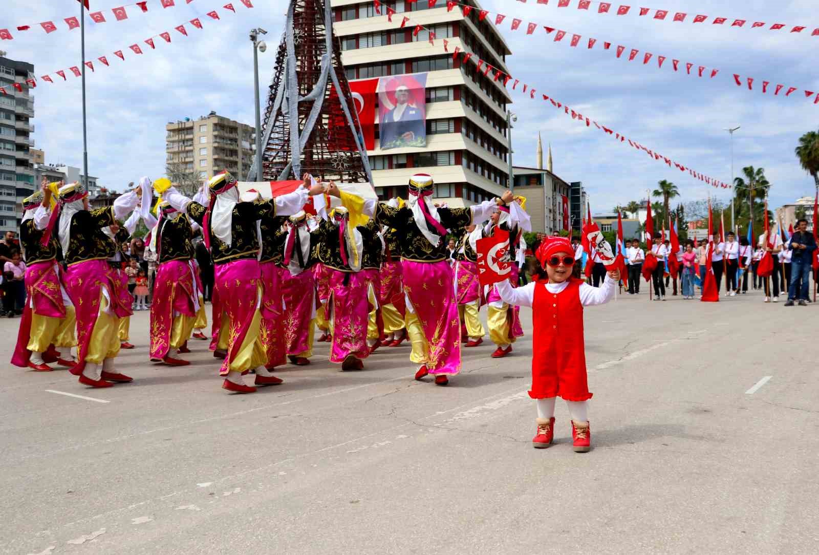 ADANA'DA 23 NİSAN ULUSAL EGEMENLİK VE ÇOCUK BAYRAMI COŞKUYLA KUTLANDI.