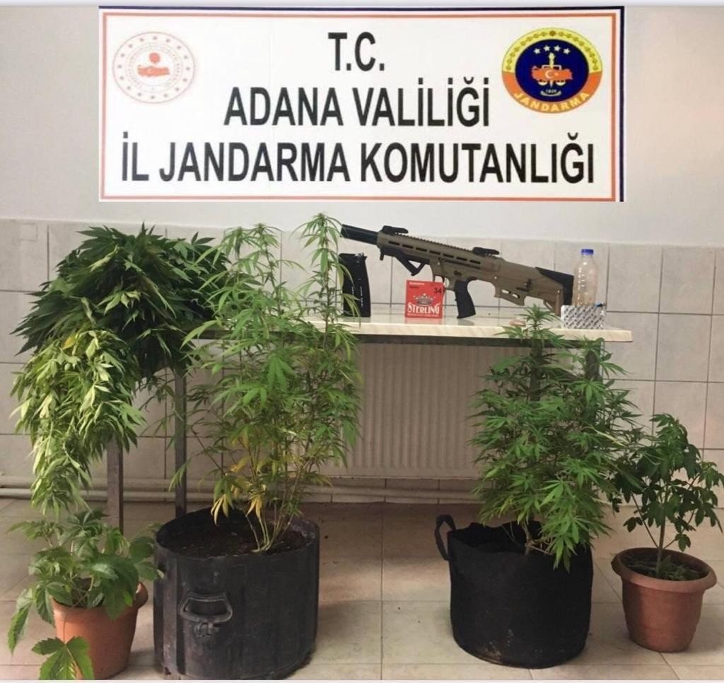 ADANA İL JANDARMA KOMUTANLIĞI EKİPLERİNCE EVİNDE UYUŞTURUCU KULLANDIĞI TESPİT EDİLEN