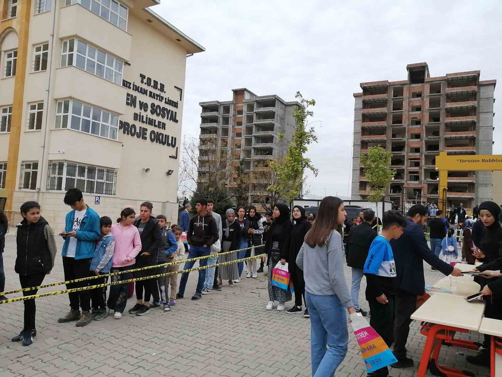 ADIYAMAN TOBB PROJE KIZ ANADOLU İMAM HATİP LİSESİ’NDE 8 BİN