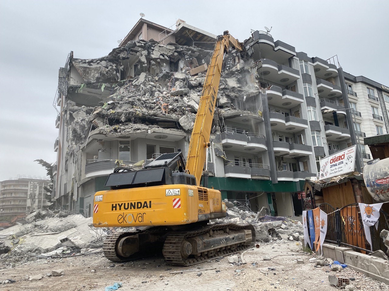 DEPREMDEN EN ÇOK ETKİLENEN İLLERDEN BİRİSİ OLAN ADIYAMAN’DA ENKAZLARIN TAMAMI
