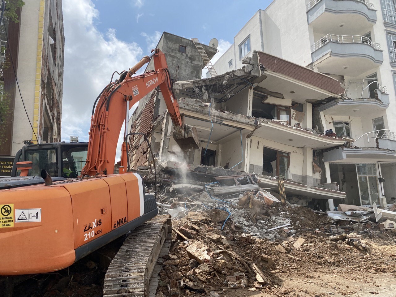 YIKICI DEPREMİN MEYDANA GELDİĞİ ADIYAMAN’DA, ENKAZ KALDIRMA İŞLEMLERİNİN YÜZDE 82’SİNİN