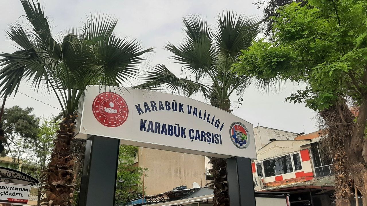 KARABÜK VALİSİ FUAT GÜREL, ÇALIŞMALARDA SONA GELİNEN ÇARŞIDA İNCELEMEDE BULUNDU.