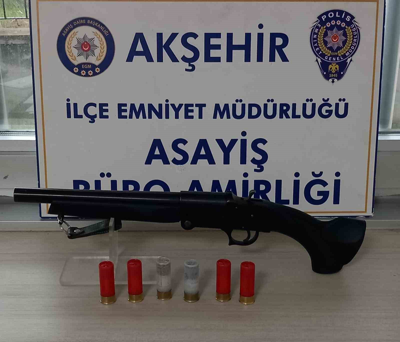 ARAÇTA YAPILAN ARAMADA 1 ADET RUHSATSIZ AV TÜFEĞİ İLE TÜFEĞE