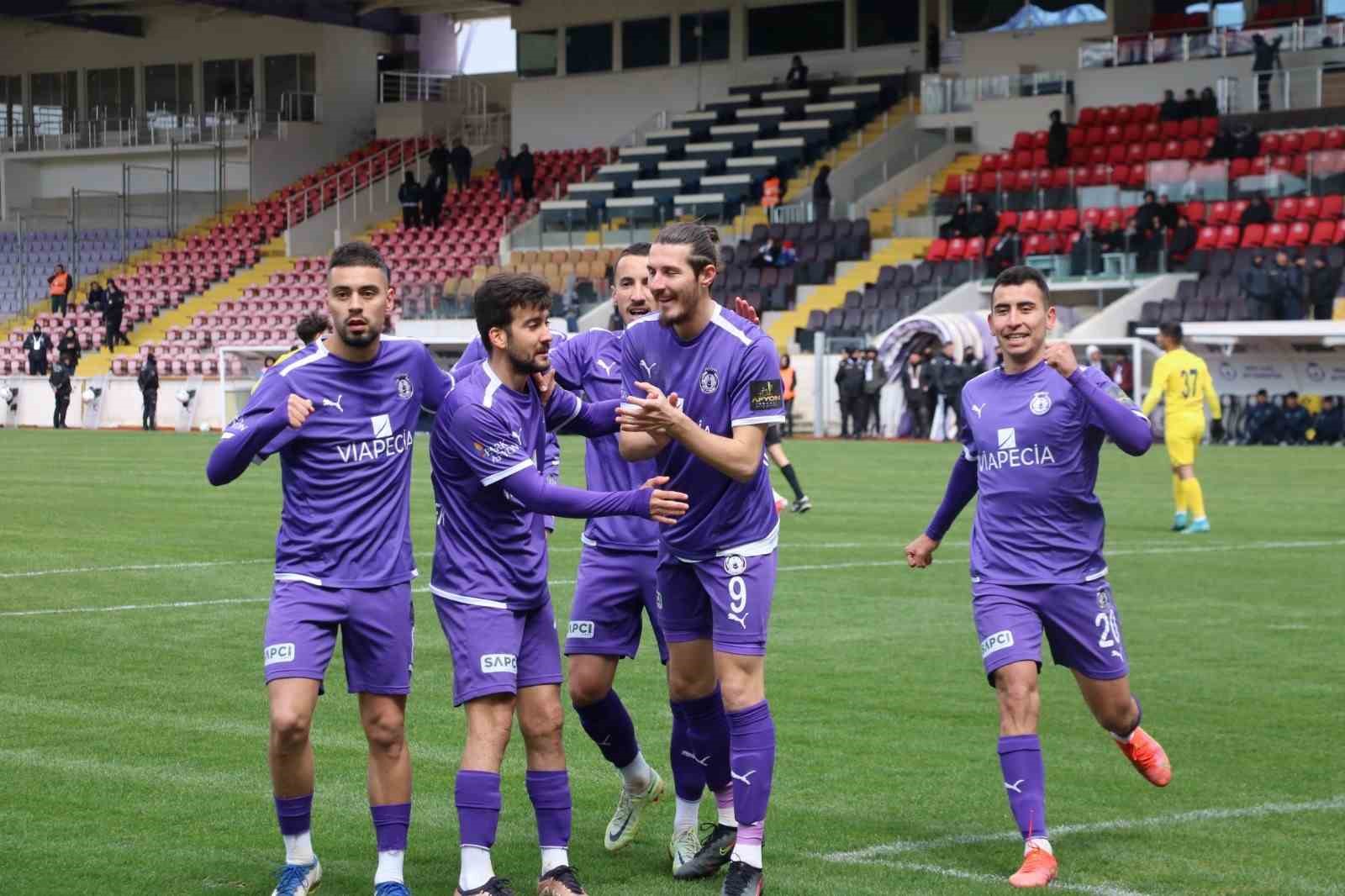 DEPLASMANDA OYNAYACAĞI 24 ERZİNCANSPOR MAÇININ HAZIRLIKLARINA BAŞLAYAN AFYONSPOR’DA OYUNCULAR KAYBEDİLEN