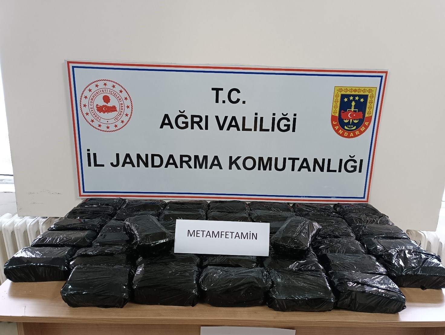 AĞRI’NIN PATNOS İLÇESİNDE İL JANDARMA KOMUTANLIĞI EKİPLERİNCE UYUŞTURUCU İLE MÜCADELE