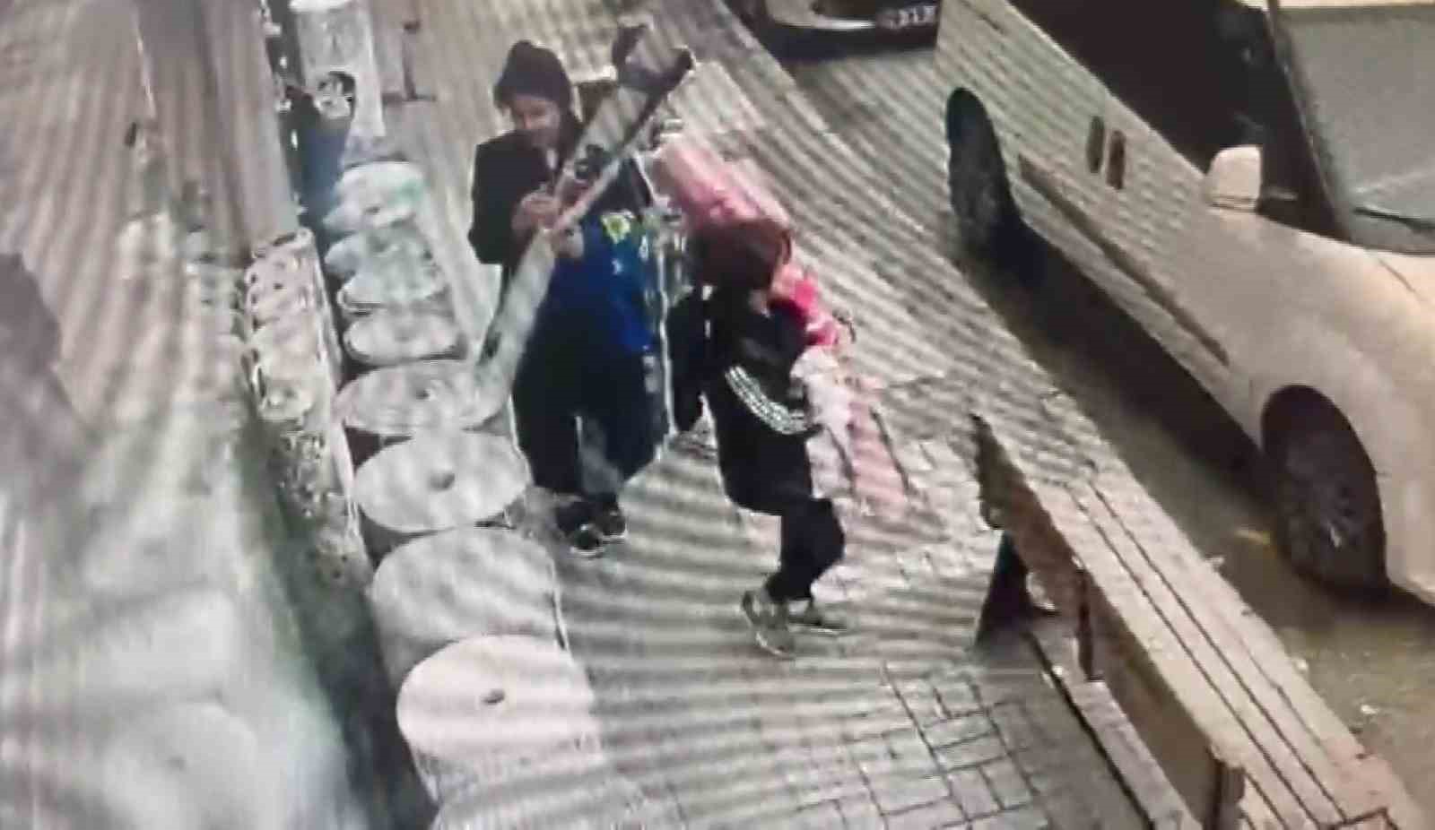 AİLECEK GELEREK HALILARI BÖYLE ÇALDILAR