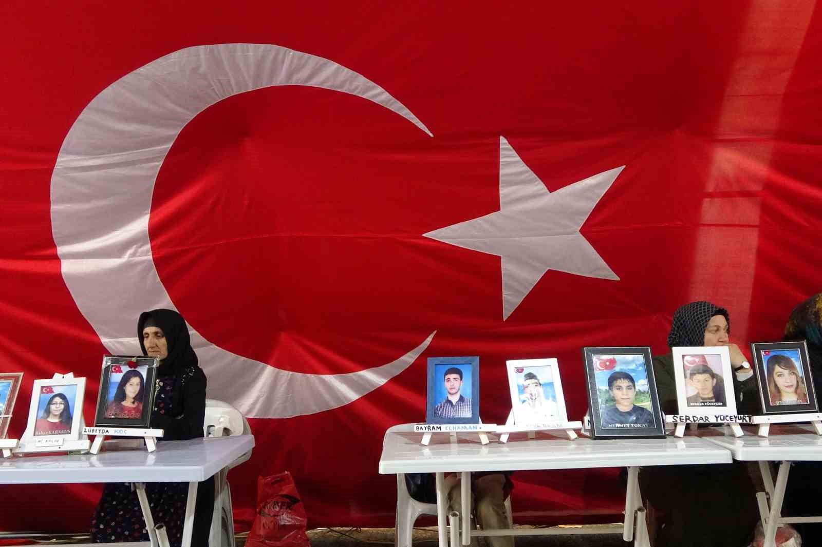 ÇOCUKLARININ TERÖR ÖRGÜTÜ PKK MENSUPLARINCA DAĞA KAÇIRILDIĞINI İLERİ SÜREN AİLELERİN