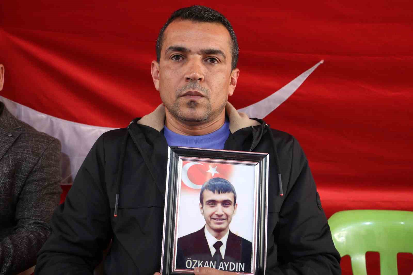 AİLELERİN EVLAT NÖBETİ ARALIKSIZ ŞEKİLDE KARARLILIKLA DEVAM EDİYOR.